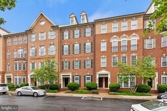 Building Photo - 3675 Spring Hollow Ln