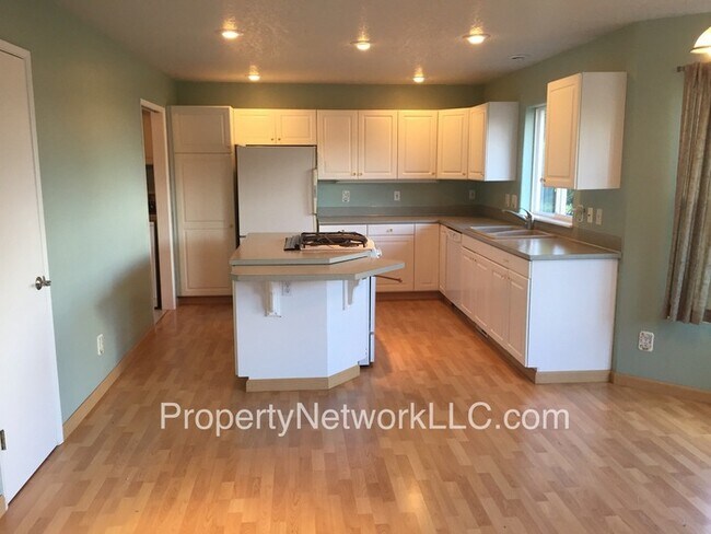 Building Photo - Great Troutdale 3 Bedroom Home