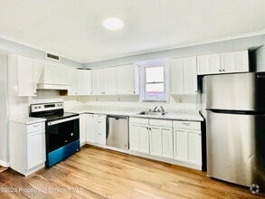 Building Photo - 7 Plum Pl
