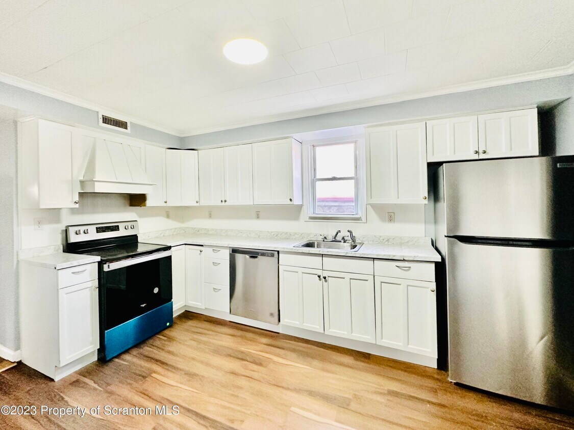 Primary Photo - 7 Plum Pl