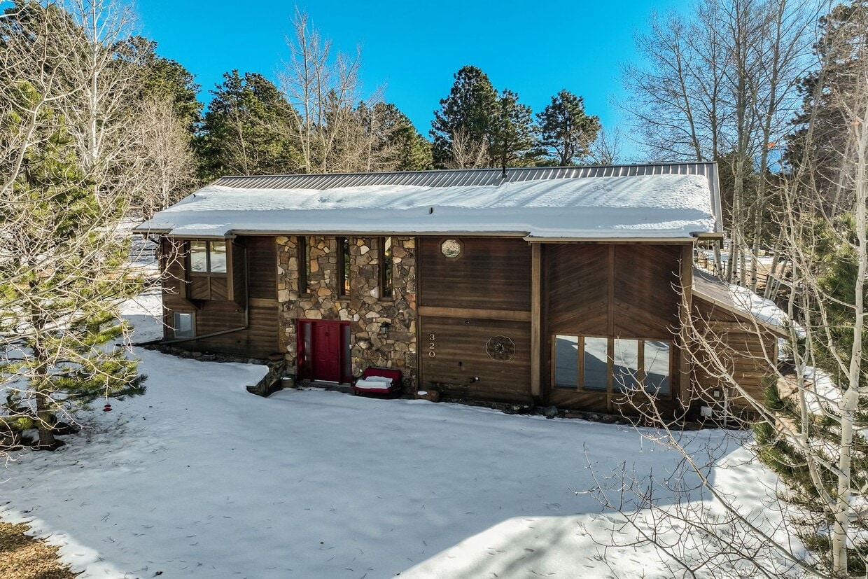 Primary Photo - Stunning two-story home in Woodland Park