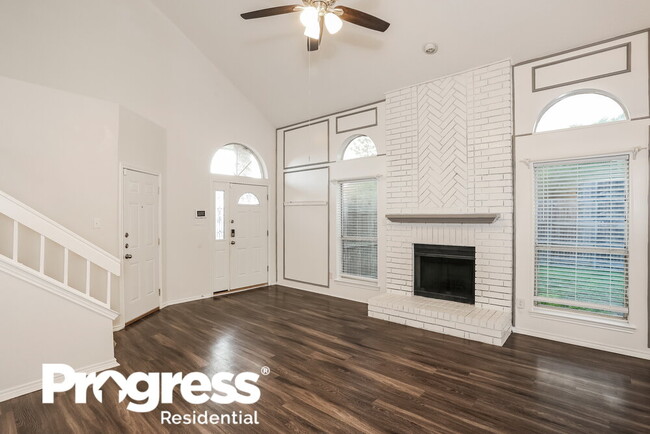Foto del edificio - 5001 Highbank Dr