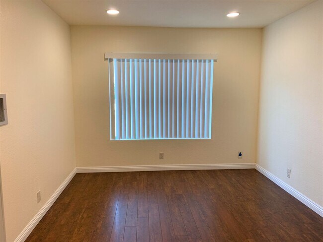 Building Photo - One Bedroom with a Bonus Loft in UTC area!!