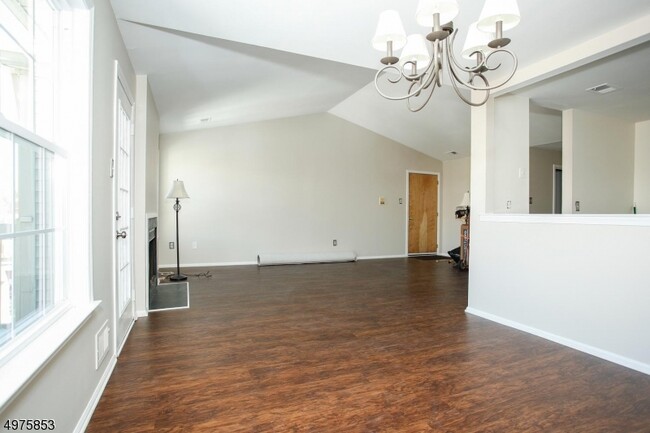 Building Photo - 22 Evergreen Dr