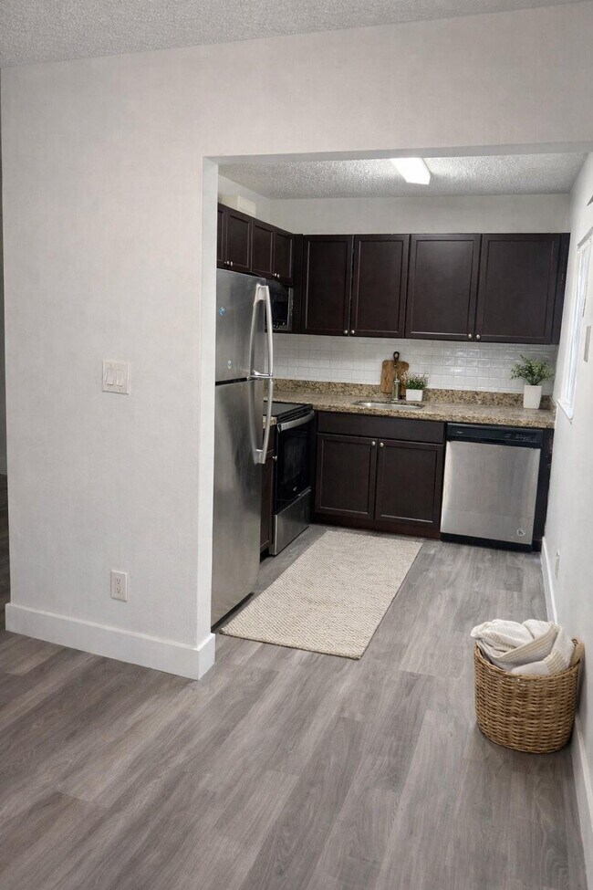 Foto del edificio - 1120 Meadows Cir