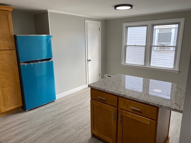 Kitchen eating area - 39 Caya Ave