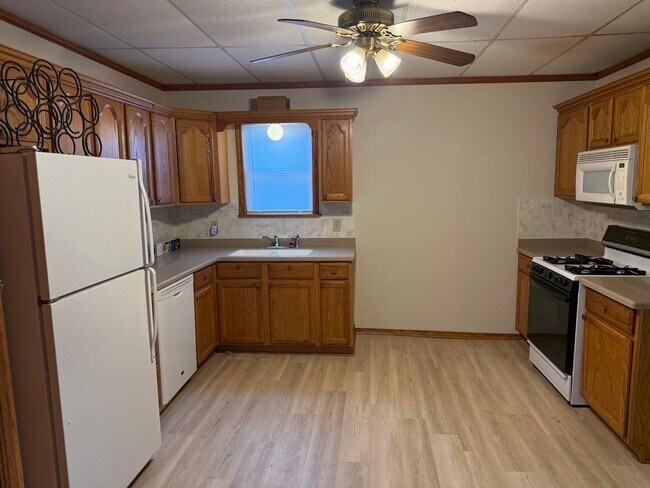 Building Photo - 2-3 Bedroom Home Canton