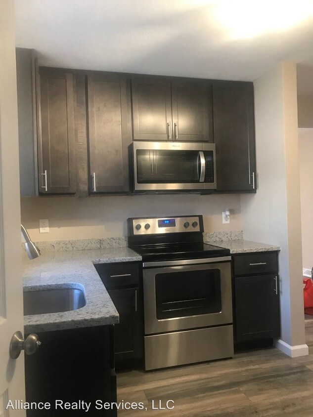 Foto principal - 8822-8824 McNulty Dr