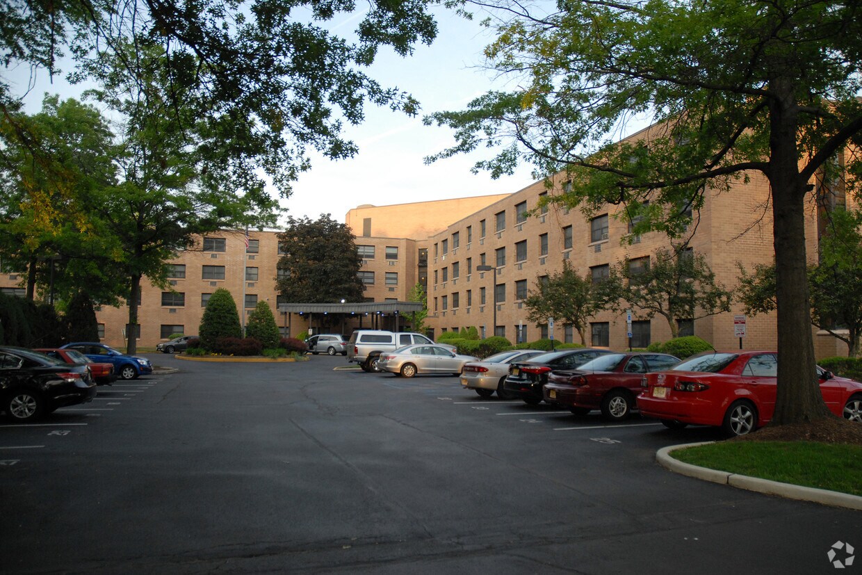 Lawrence Plaza Apartments in Lawrenceville, NJ