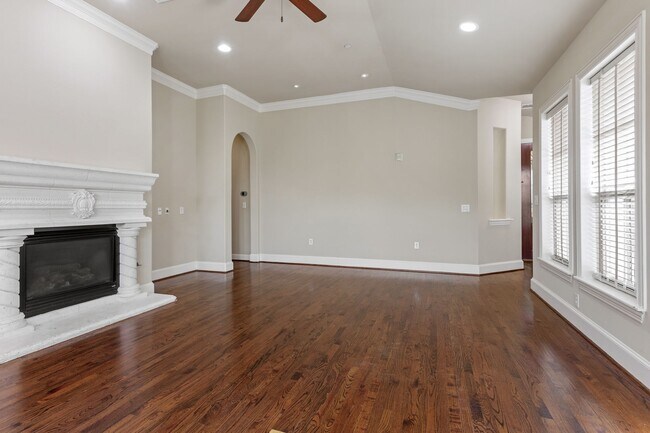 Foto del edificio - Luxury Highland Park Condo with gas and water