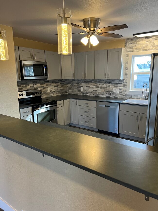 Building Photo - 241 California St