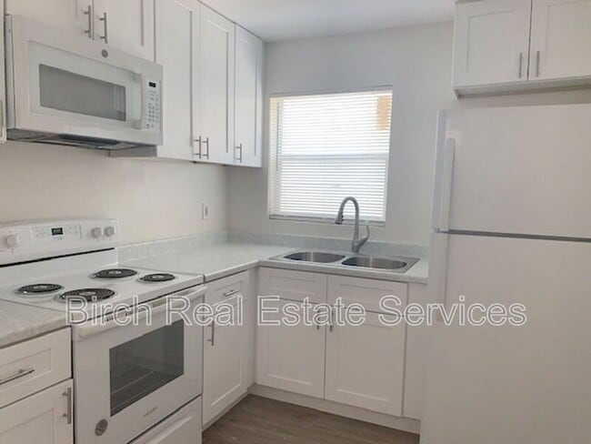 Building Photo - 204 Waverly Way