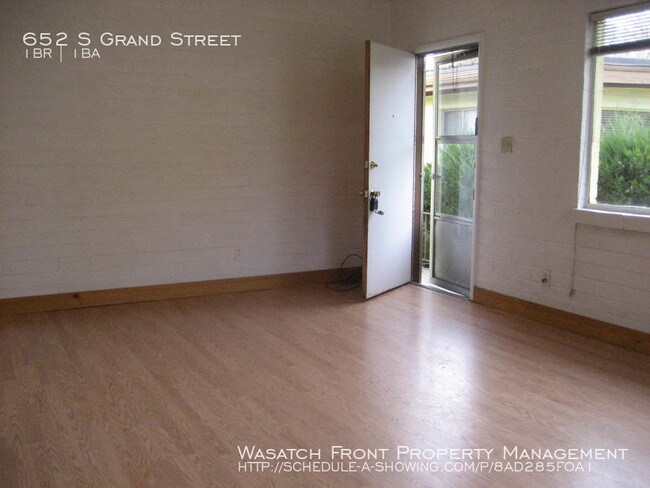 Building Photo - Great 1 bedroom Apartment - Sept 1st