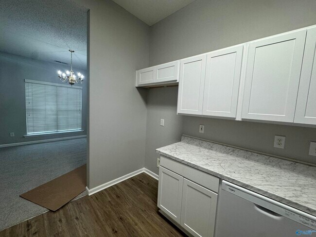Building Photo - 121 Bambi Ln