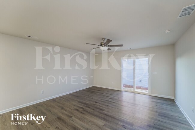 Foto del edificio - 388 Hollingswood Dr