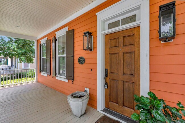 Building Photo - Beautiful custom Daniel Island home!