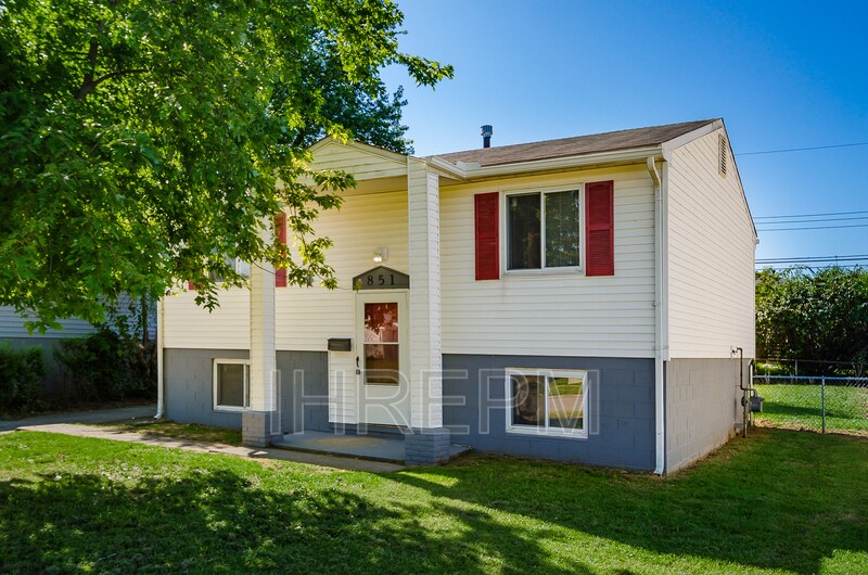 Primary Photo - 851 Higbee Dr N