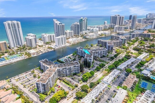 Foto del edificio - 800 Parkview Dr