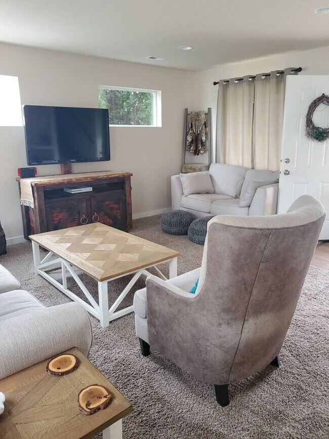 Building Photo - Beautiful 3 bedroom 2.5 bath CDA Home for ...