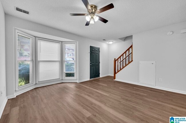 Building Photo - 2555 Hampstead Dr