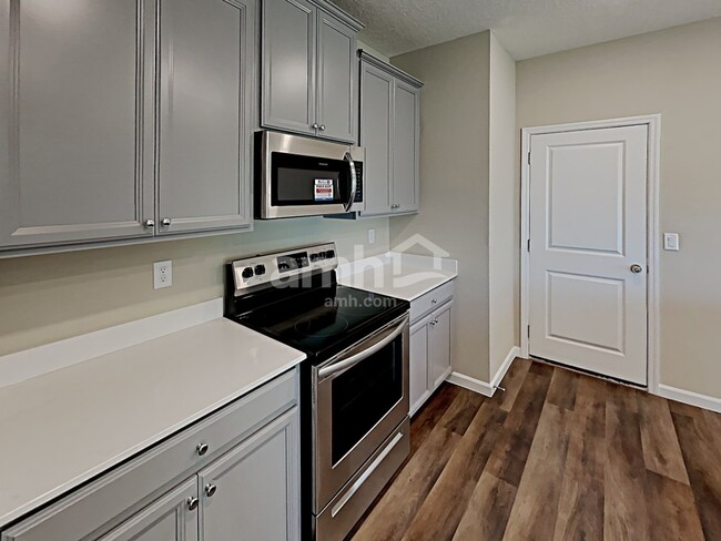 Foto del edificio - 173 Hemlock Pt