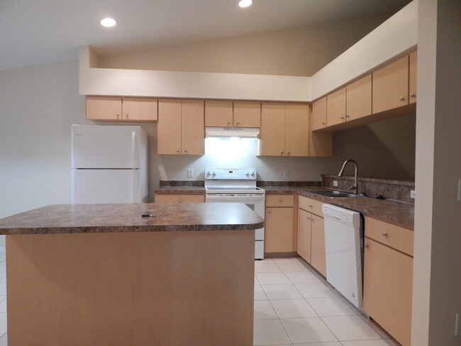 Foto del edificio - 2 Bedroom 2 Bath Short Term Furnished Cape...