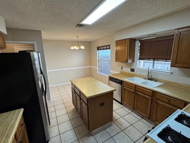 Building Photo - 9001 Jesse James Dr