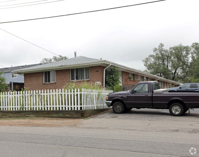 Building Photo - 411-413 Prairie Road