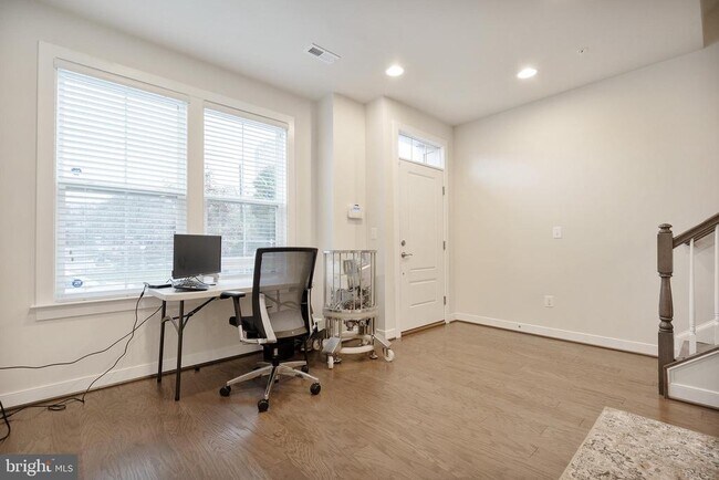 Foto del edificio - 9780 Fields Rd