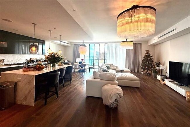 Foto del edificio - 3300 NE 188th St