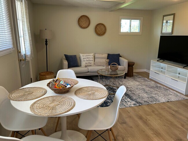 Living area - 690 Boston Mills Rd
