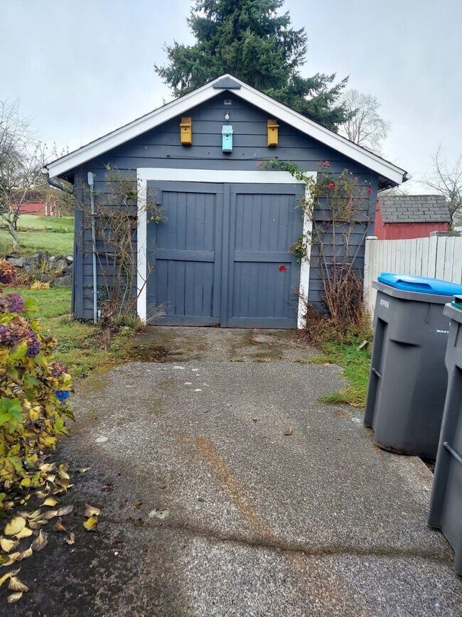 Foto del edificio - 3 Bedroom Home in Convenient Bremerton Loc...