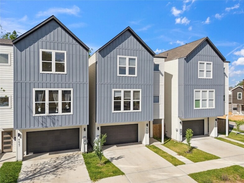 Foto principal - 4627 Balkin St
