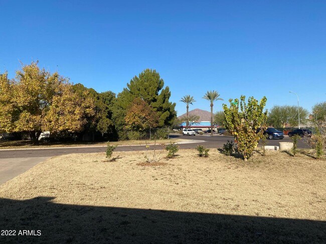 Foto del edificio - 4341 E Vernon Ave