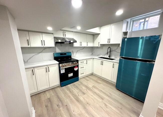Building Photo - Well-Maintained 2 Bed, 1 Bath in Rolling A...