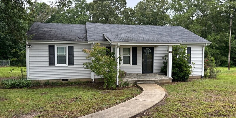 Primary Photo - 113 Hellams Cir