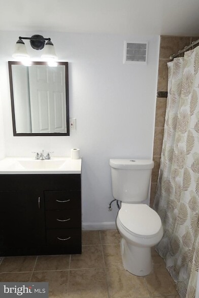 Building Photo - 3213 Valley Forest Dr