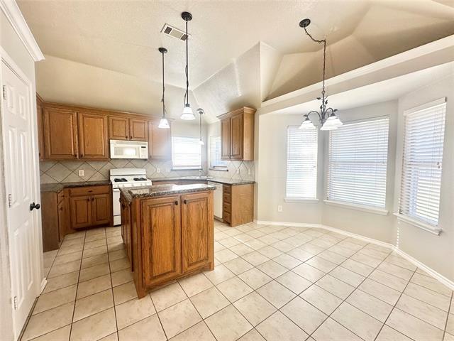 Building Photo - 1806 Sand Stone