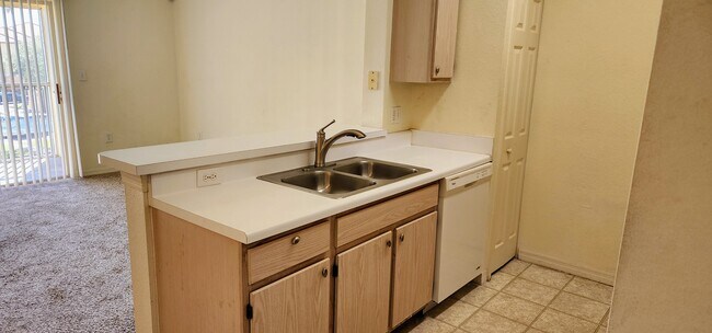 Foto del edificio - 5451 Vineland Rd