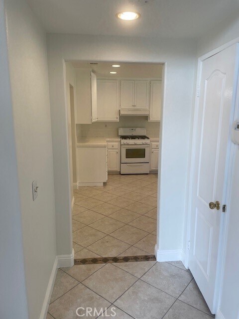 Building Photo - 827 S Shanada Ct