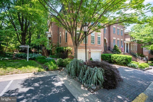 Foto del edificio - 2026 Mayfair McLean Ct