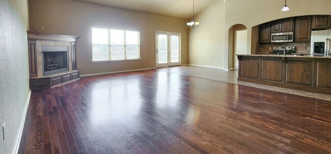 Foto del edificio - Beautiful 4-bedroom 2 bath Home in Centert...