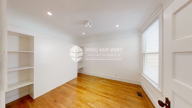Building Photo - 1043 Noe St