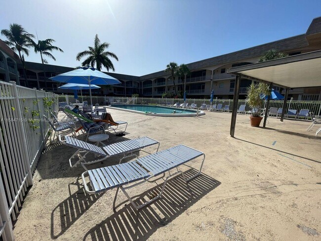 Foto del edificio - 541 Blue Heron Dr