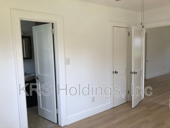 Building Photo - 226 Hickory Ave