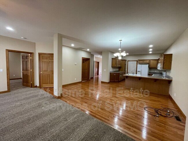Building Photo - 5613 N 17th