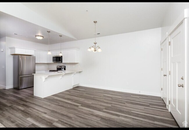 Building Photo - 527 N 360 W