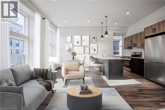 Photo du bâtiment - 28 Main St