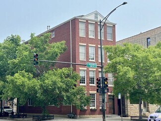 Building Photo - 1424 W Division St