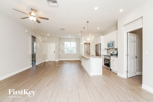 Building Photo - 2420 San Filippo Drive Southeast